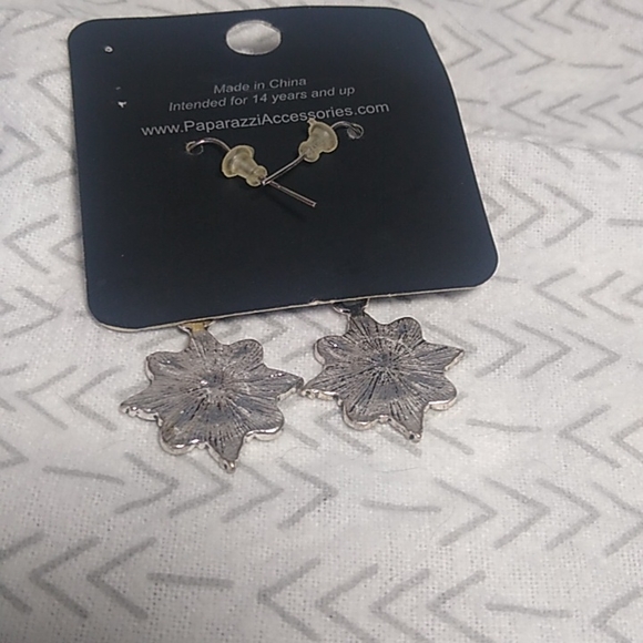 Set of 2 Paparazzi Earrings - Picture 6 of 9